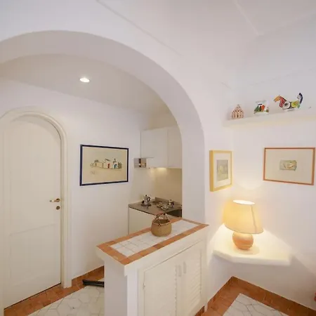 La Piccola, Capri