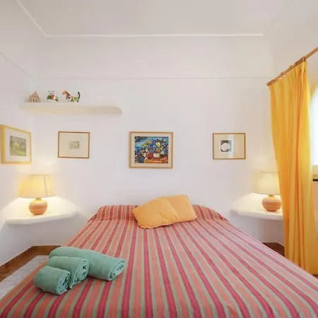 Daire La Piccola, Capri