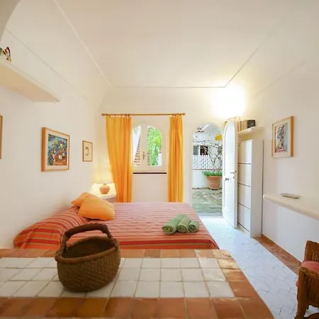 Daire La Piccola, Capri