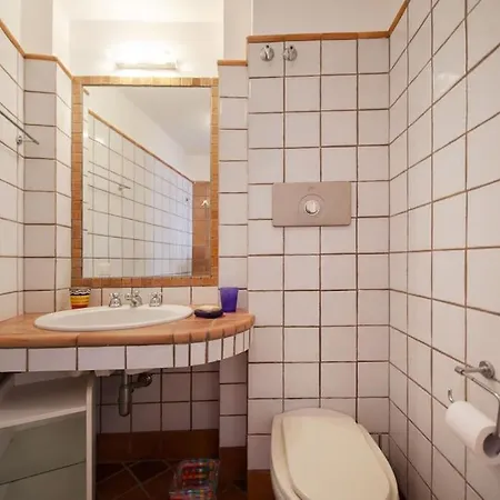 Daire La Piccola, Capri